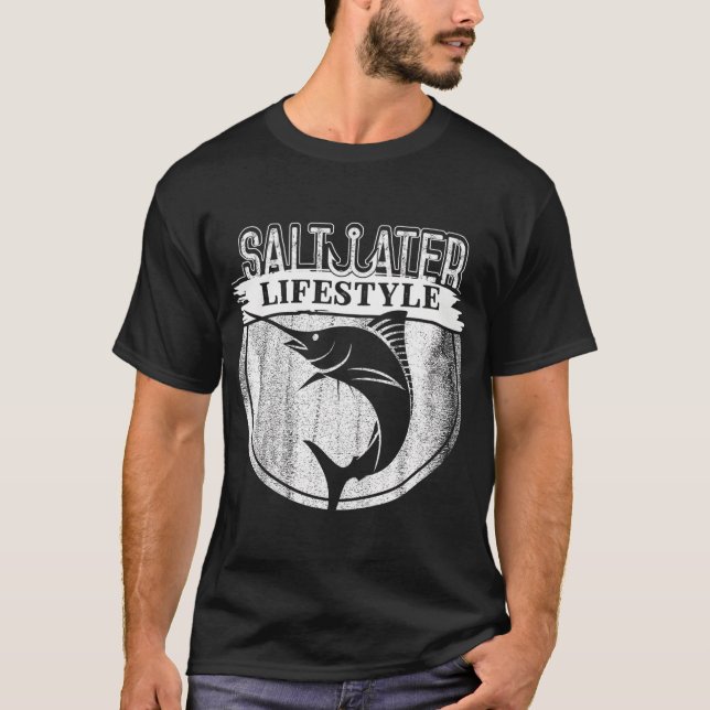 Björn Fiske Fiskespö T Shirt (Framsida)