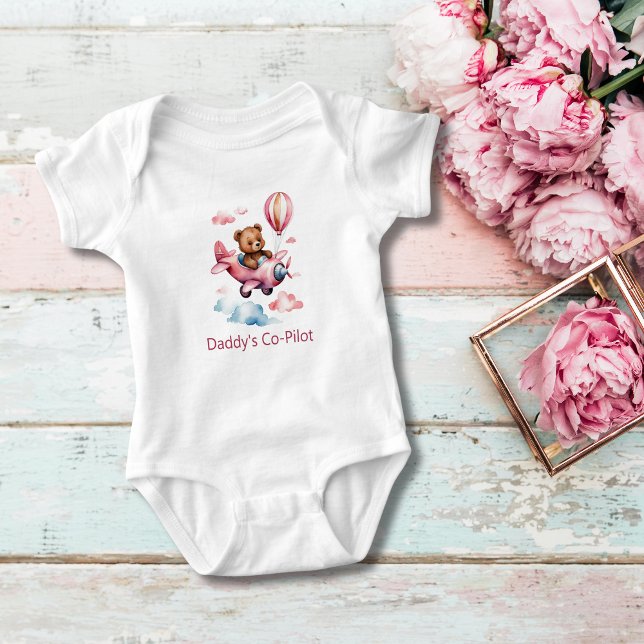 Björn i flygplanets medpilot i Flicka T Shirt (Bear in Pink Airplane, Daddy Co-pilot Personalized Baby Body Suit for little girl)