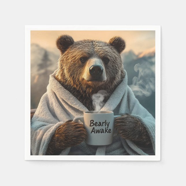 Björn i Robe Holding Coffee Mugg Pappersservett (Framsidan)