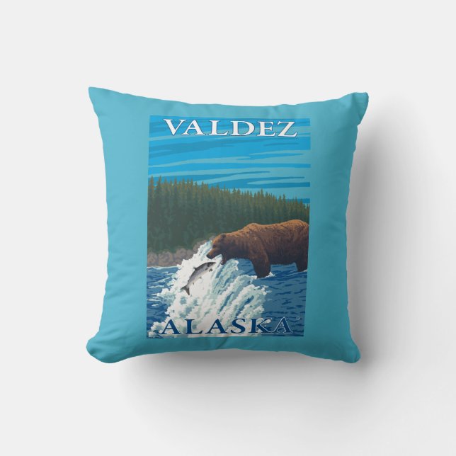 Björn som fiskar i flod - Valdez, Alaska Kudde (Framsida)