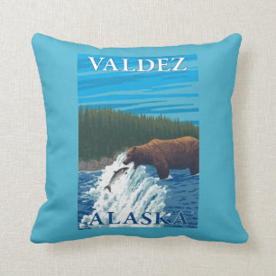 Björn som fiskar i flod - Valdez, Alaska Kudde