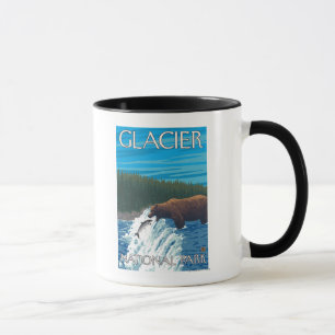Björn som fiskar i floden - glaciärnationalpark, mugg