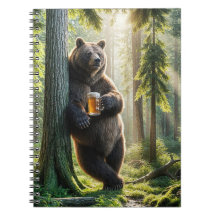 Björn som håller öl i skogen