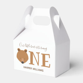 Björn som vrider ett späddjur första födelsedag presentaskar