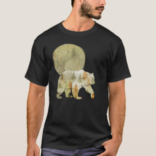 Björn vandrar i skogen målat skogslandskap med vil t shirt