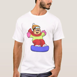 Björn vid snowboardingbombord med snötbord t shirt