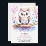 Bjud av uggla Kids Girl Birthday-inbjudan Inbjudningar<br><div class="desc">Förbered dig på fågeln äventyr som aldrig förr med vår inbjudan till Uggla Barns födelsedag. Den här fängslande designen visar en vidsynt uggla mitt i visuella detaljer, och lovar en dag fylld av upphetsning, äventyr och firande. Bild gladde sig åt att unga ansikte fick denna unika inbjudan och transporterade dem...</div>