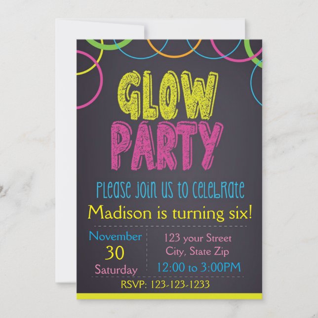 Bjud på födelsedagen i Glow Chalkboard Party Inbjudningar (Framsida)