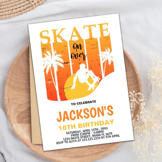 Bjud på vit Orange Skateboard-födelsedagsinbjudnin Inbjudningar (White Orange Skateboard Birthday Invitations)