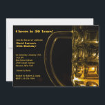 Bjudning med ölmugg inbjudningar<br><div class="desc">En skimrande mugg med gyllene öl mot svart bakgrund sätter scenen för denna manliga festinbjudan. Perfekt för födelsedagar,  pensionsfester,  svensexor,  avskedsfester och mycket mer. Kortet är lätt att anpassa med din egen text,  typsnitt,  typsnittsfärg och val av sex olika papperstyper.</div>