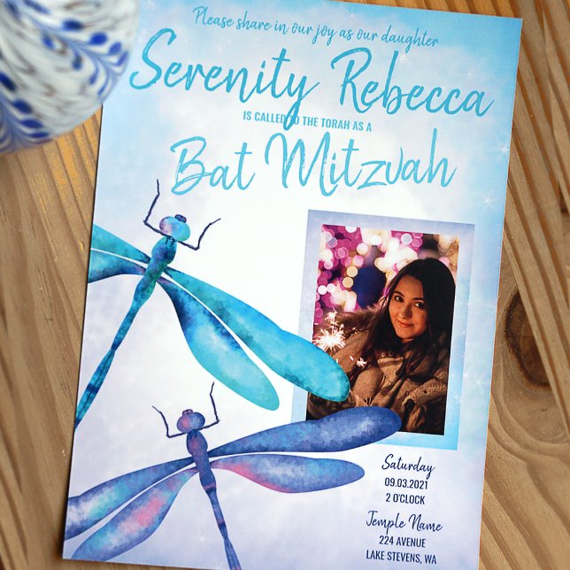 Blå, Aqua Dragonfly Bat mitzvah Inbjudningar (Turquoise and blue whimsical dragonflies bat mitzvah invitation with photo)