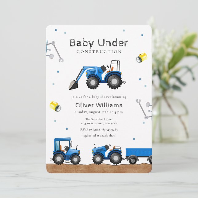 Blå Baby Boy Under Uppbyggnad Baby Shower Inbjudningar (Stående Fram)