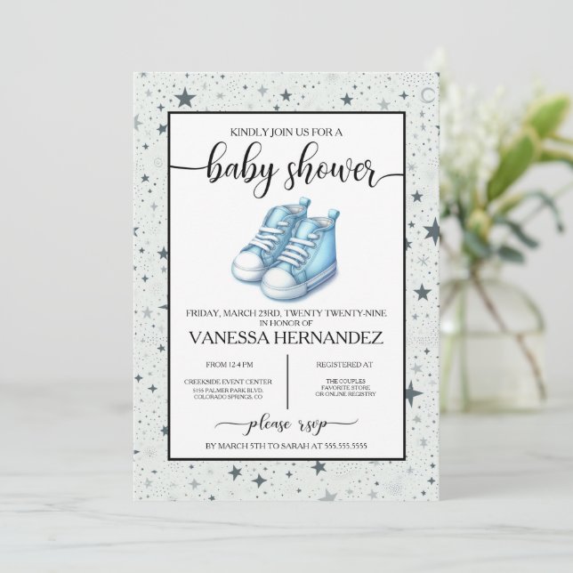 Blå Baby High Tops Baby Shower Inbjudningar (Stående Fram)