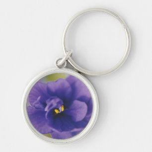 Blå blomma från Violet Saintpaulia Zoomed Rund Silverfärgad Nyckelring