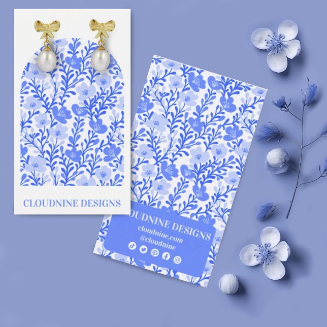 Blå Blommig Båge Örhänge Smycken Visningskort Visitkort (Floral arch in soft blue colors earring display cards with social media icons)