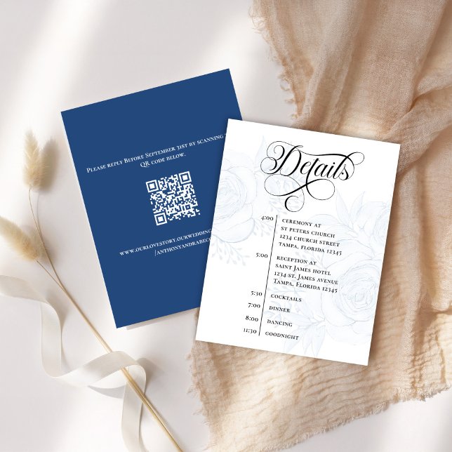 Blå Blommig Bröllopsdetaljer Tidslinjekort OSA Kort (Elegant blue floral wedding details card with calligraphy script and clear timeline.)