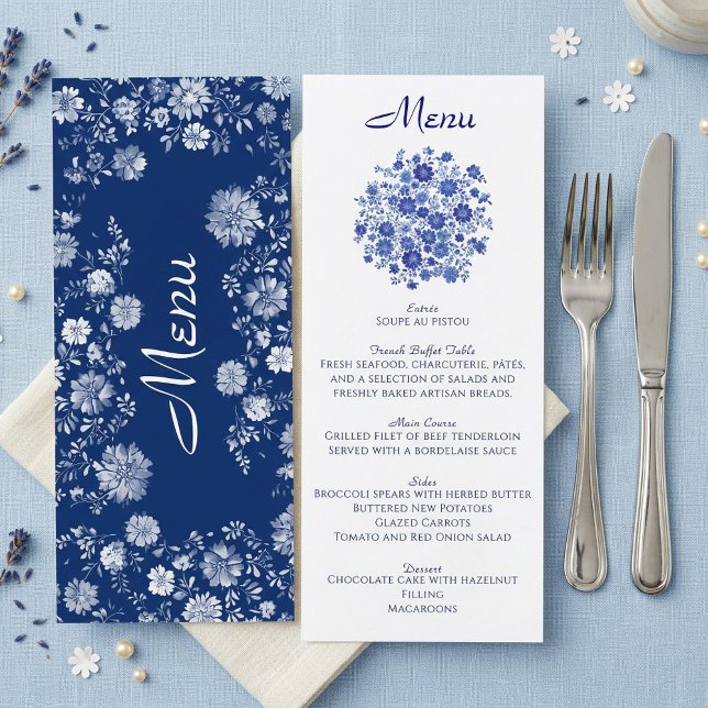 Blå Blommig Bukett Bröllops Middagsmeny Kort (Blue Floral Bouquet Wedding Dinner Menu Card)