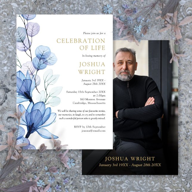 Blå Blommig Firande Av Livet Begravning Foto Inbjudningar (Blue Floral Celebration Of Life Funeral Photo Invitation)