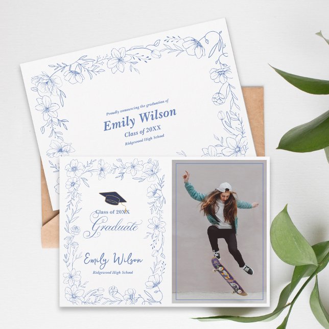 Blå Blommig Foto 2026 Examenstecken (Class of 2026 Blue Floral Photo Graduation Announcement Flat Card)