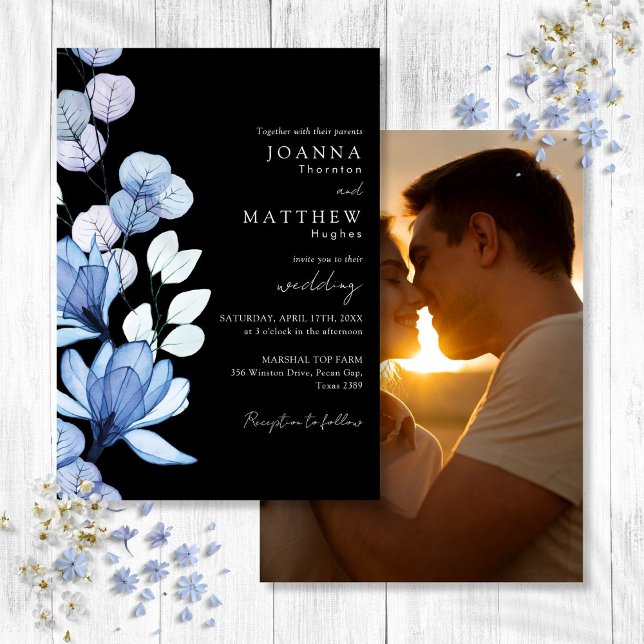 Blå Blommig Foto Svart och Vitt Bröllop Inbjudningar (Blue Floral Photo Black and White Wedding Invitation)