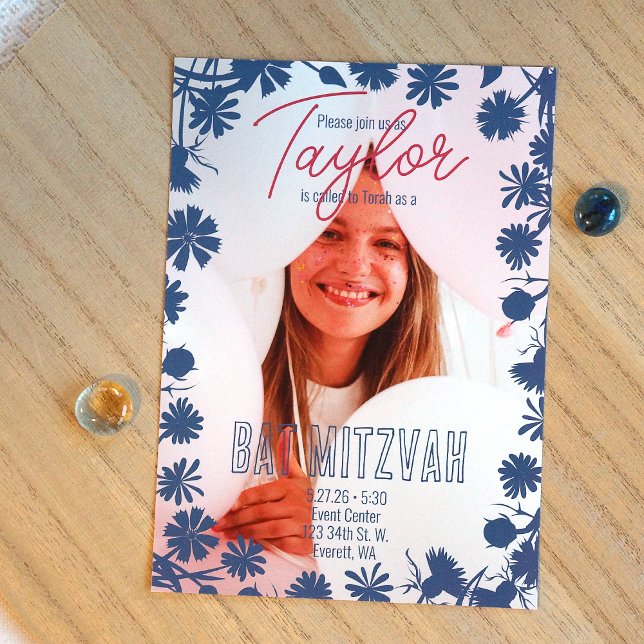 Blå Blommig Kant, Rosa Blommigt Party  Inbjudningar (Botanical blue flowers, pink script writing Bat Mitzvah photo invitation)