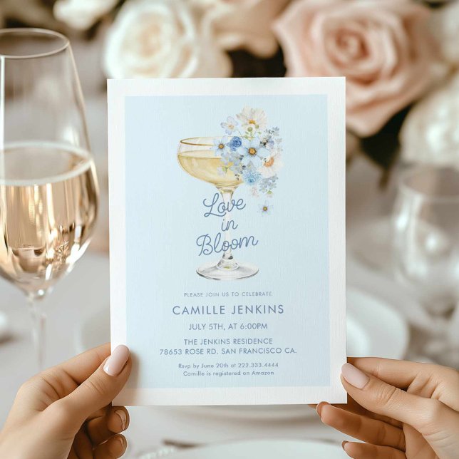 Blå Blommig Kärlek i Blom Bröllopsdusch Inbjudningar (Love in Bloom Blue Floral Bubbly Bridal Shower Invitation)