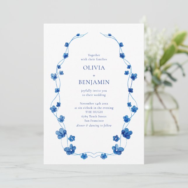 Blå Blommig Klassisk Elegant Romantisk Bröllop Inbjudningar (Stående Fram)