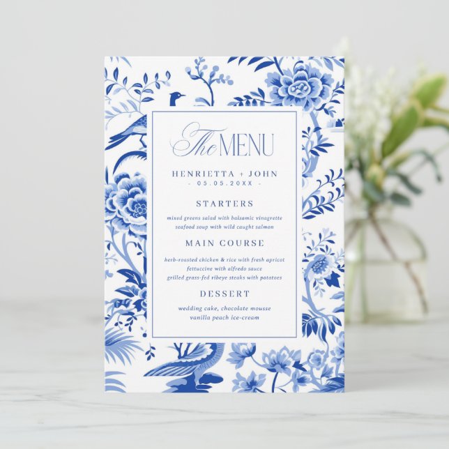 Blå Blommig Påfågel Chinoiserie Bröllopsmeny Kort (Stående Fram)