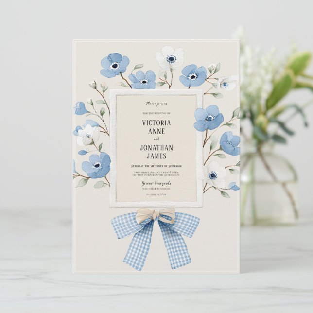 Blå Blommig Vintage Whimsical Bröllopsinbjudan Inbjudningar (Stående Fram)