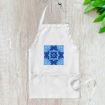 Blå Blommigten Tile Mönster Vintage Mediterranean Förkläde<br><div class="desc">Cook i stil med den här eleganten-plattan med en vacker blå blommigt mönster. Den här fina designen är inspirerad av Medelhavskeramik och dekorativ vintage och tillför en tidlös och konstnärlig beröring till ditt köksbeteende. Rikens blå nyanser och symmetriska detaljer skapar ett sofistikerat utseende, perfekt för hemmakontroller, bagare och grillmästare. Den...</div>