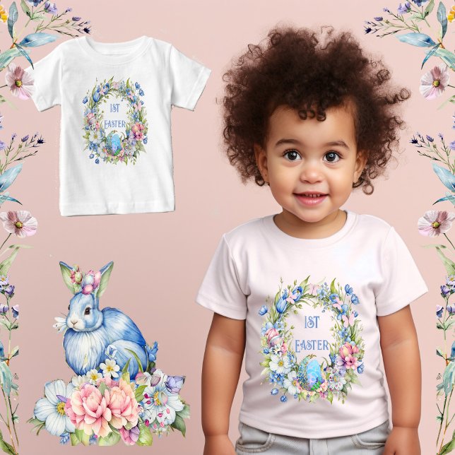 Blå blomsterkrans kanin rosa blommor 1:a påsken  t shirt (Blue Floral Wreath Rabbit Pink Flowers 1st Easter Baby T-Shirt)