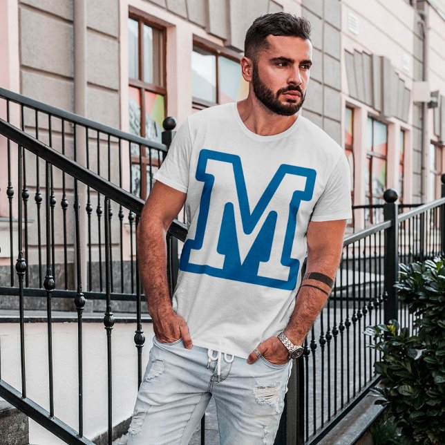Blå bokstav M Herr T-Shirt (Skapare uppladdad)
