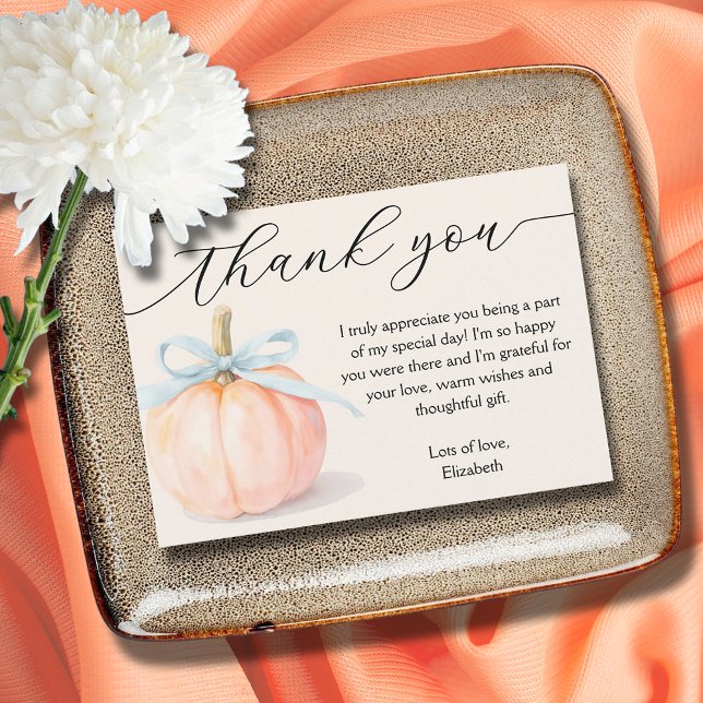 Blå Bow Liten Pumpa Baby Shower Tacksamhetskort Anteckningskort (Blue ribbon and bow little pumpkin boy baby shower flat thank you note cards)