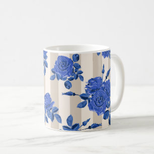 Blå buketter rosor på randig bakgrund kaffemugg