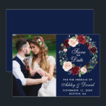 Blå burgunder vinblomma Krans Bröllop B Spara Datumet<br><div class="desc">Watercolor Blomsterkrans Burgunder Blå Bröllop Spara Datum-kort - Blå Baksida</div>