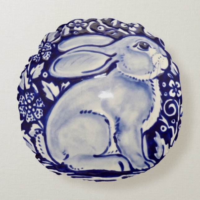 Blå cand White Sitta Rabbit Pillow Dedham Tile Rund Kudde (Framsidan)