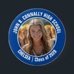 Blå CheerLeaderfoto High School Spirit Knapp<br><div class="desc">Den här coolan har skräddarsytt fotopresenten i high school med en blå knapp som innehåller vit typografi av ditt team och namn på en blå knapp. Anpassa dig med ditt student-foto och klassår som en stolt,  bekväm förälder. Ett mamma och pappa kan bära dessa knappar till konkurrens och spel.</div>