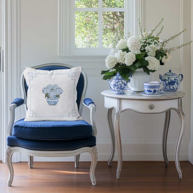 Blå Chinoiserie Hortensia Grandmillennial  Kudde (Skapare uppladdad)
