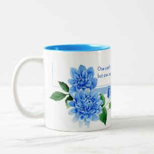 blå dahlia bouquet med klokt citat Två-Tonad mugg