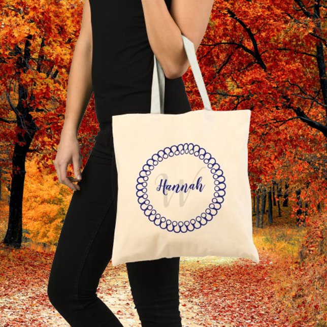 Blå dekorationscirkel Anpassa monogramverktyget Tygkasse (Blue Decorative Circle Personalized Tote)