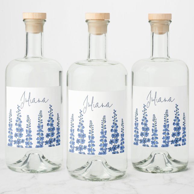 Blå Delphinium Flowers i juli Spritflaskor Etikett (Flaskor)
