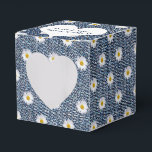 Blå denim med Daisy Presentaskar<br><div class="desc">Vitt hjärta med nylyft namn på blå jean denim och daisy mönster.</div>