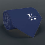 Blå Elegant för rymdkadett Monogram   dubbelsidig  Slips<br><div class="desc">En elegant som har ett fet vitt monogram över en djup Rymdkadets blå bakgrund. Ovanpå detta monogram sitter ditt förnamn eller efternamn som är skrivet i alla huvudstäder. Om du vill ha ett djärvare utseende för namn inuti det stora brev kan du göra följande: Använda anpassningsfunktionen och redigera och klicka...</div>