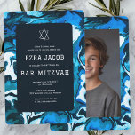 Blå färgton, Anpassningsbar Foto Pub Bat mitzvah Inbjudningar<br><div class="desc">Perfekt-kort för att tillkännage ett bat mitzvah, pub mitzvah eller annat judiskt firande! Hand gjorde abstrakt konst åt dig på framsidan och baksidan! FULLT ANPASSADE! Klicka på "Anpassa" ovan om du vill redigera texten. Klicka på "Redigera med verktyg" om du vill justera typsnitt, färg och placeringar och ta bort baksidans...</div>