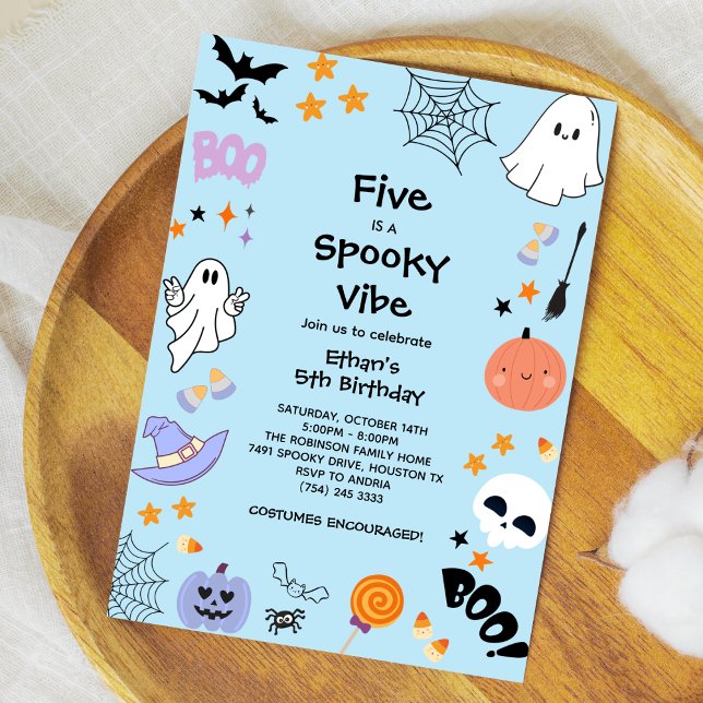 Blå fem är en Spooky Vibe Halloween 5-födelsedagen Inbjudningar (Blue Five is a Spooky Vibe Boy Halloween 5th Birthday Invitation )