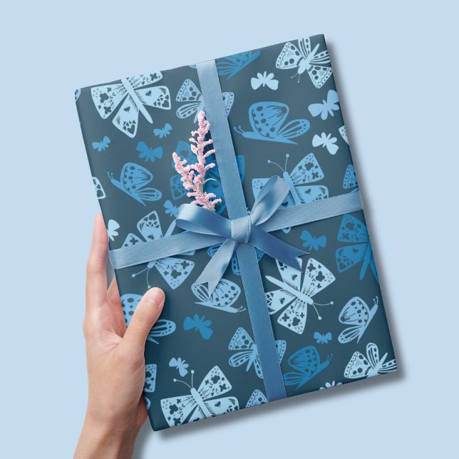 Blå fjärilsmönster presentpapper (Blue butterfly pattern wrapping paper)
