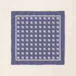 Blå flottan de Lis Mönster Sjal<br><div class="desc">Den här scarfen har en klassisk vit Fransk fleur de lis mönster som är diagonalt placerad på en marin blå bakgrund. Ett tunt vitt gräns och ett bredare marint blått gräns ram.</div>