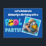 Blå Födelsedagsfesten Bassäng Party Kids Photo Tem Vykort<br><div class="desc">Cute children bassäng bjudits in till ett barns födelsedagsfest på sommaren. Har en skarp roligt av färg på royalets blå bakgrund. Infoga ett foto av ett barn på den här coolan,  anpassningsbar vycard inbjudan.</div>