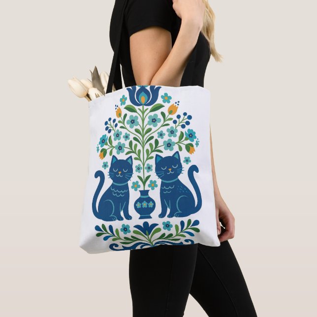 Blå folkkonstkatter – Whimsical blomsterkattdesign Tygkasse (Närbild)
