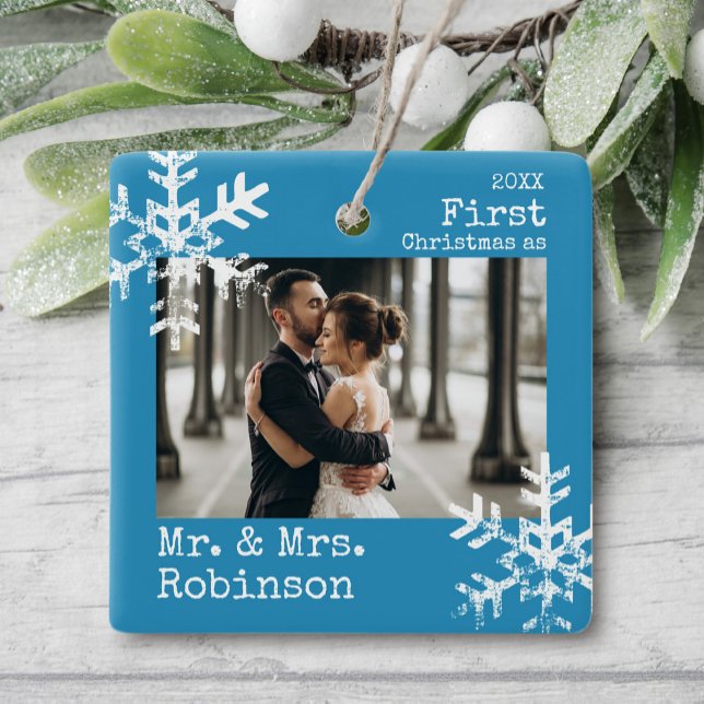 Blå första jul, mr. & Mrs Anpassningsbar Photo Julgransprydnad Keramik (Rustic snowflake family holiday keepsake photo ornament perfect for gifts to bring joy to others.)
